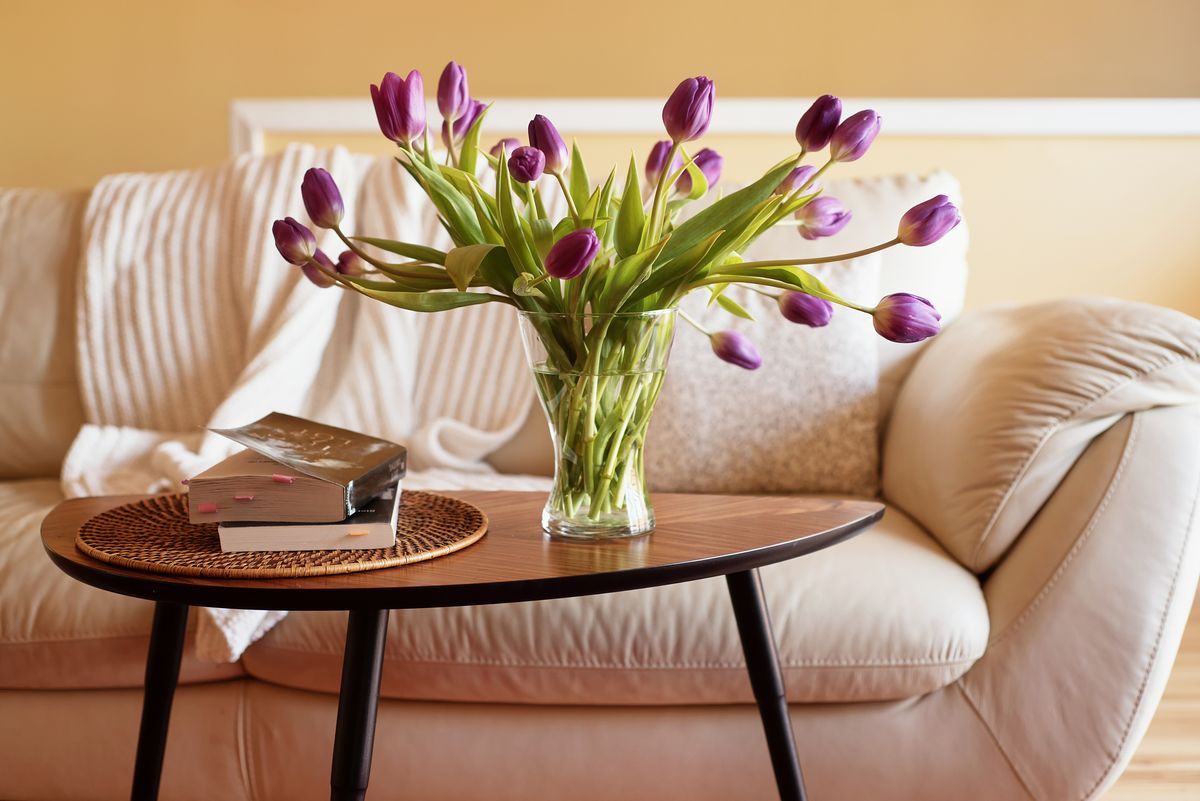 how to take care of tulips in a vase