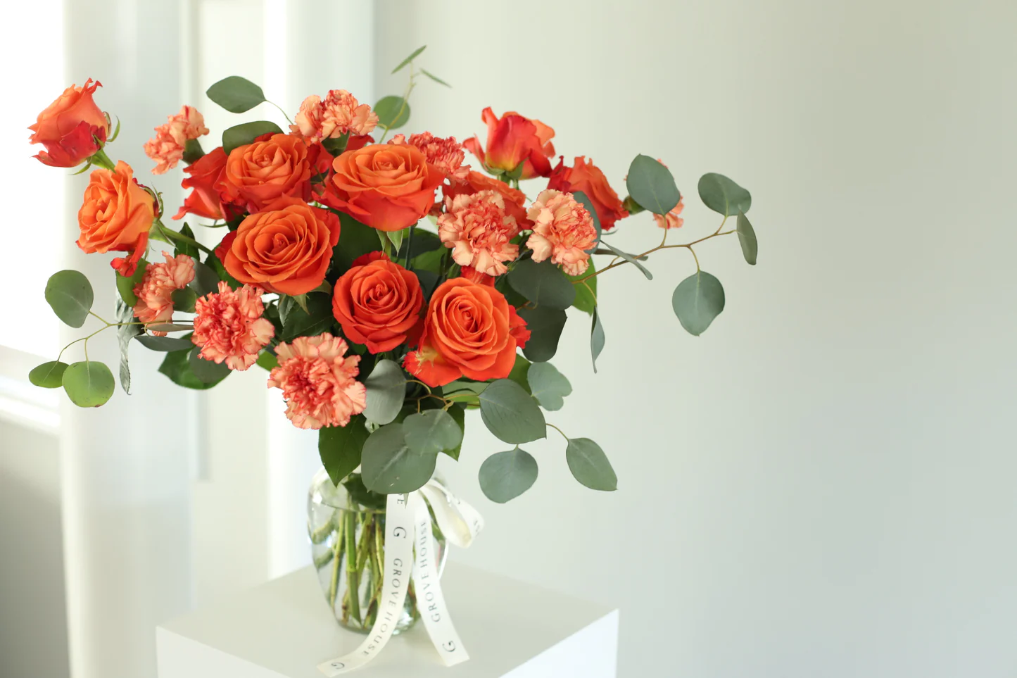 do roses need sunlight in a vase