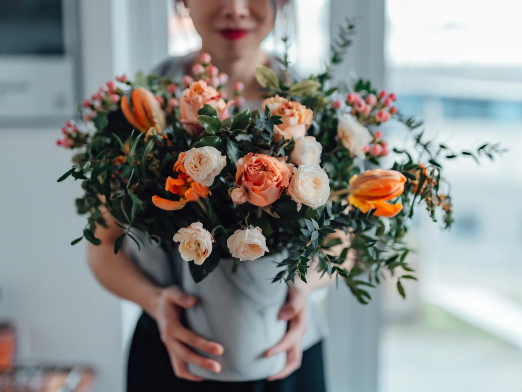 how much water to put in flower vase