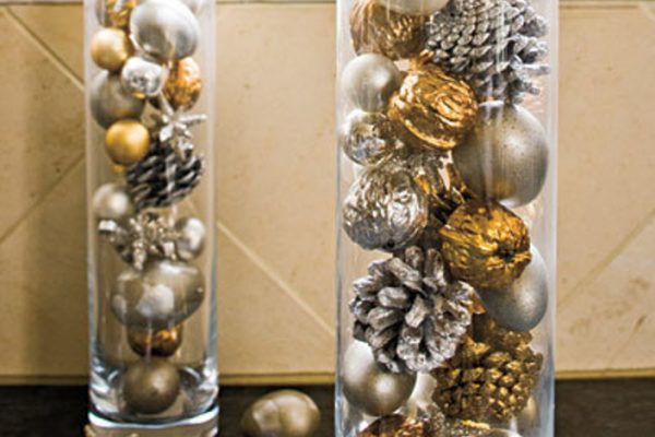 decorating a coffee table for christmas